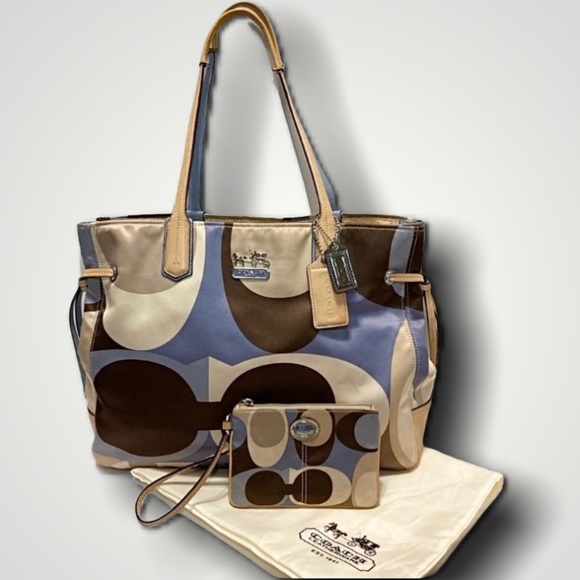 Coach Handbags - LAST CHANCE Coach Chelsea Scarf Print Charlie Tote